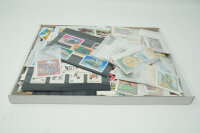 Briefmarken Fundgruben Box Konvolut mit und ohne Gestempelt gemischt von Sammler