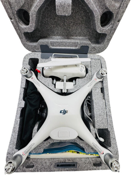DJI Phantom 4 Drohne - WM330A + Original Fernsteuerung GL300C