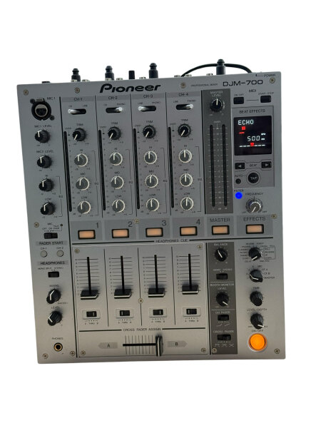 Pioneer DJM-700 4-Kanal Digital DJ Mixer im Flightcase