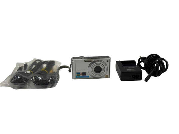 Panasonic Lumix - DMC-FS3 - Digitalkamera / 8,1 MP / OVP / Guter Zustand